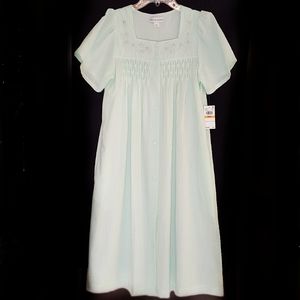 NWT Miss Elaine Mint Button Up House Coat, Size Small